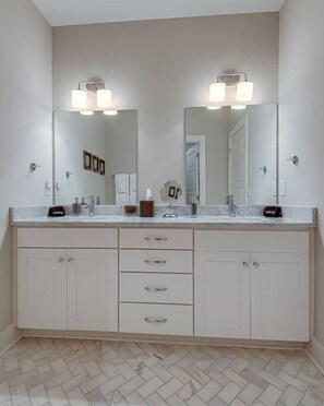 Bunkroom Ensuite Bathroom