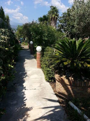 giardino con uscita x andare in spiaggia