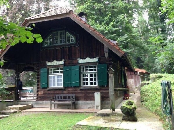 External view of the building. Picture 6