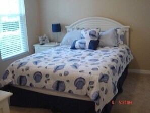 Guest Bedroom, Queen Bed, walk in closet, celing fan, 27"HD TV