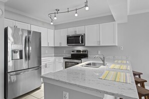 24-Pelican-Beach-Resort-214-Kitchen