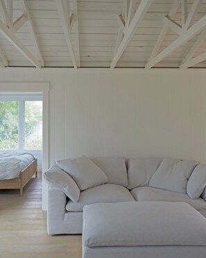 C5 Livingroom Area II