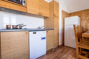 Tuck into a great snack you’ve prepared in your kitchenette.