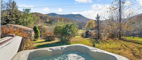 Hot Tub w/ Mountain Views