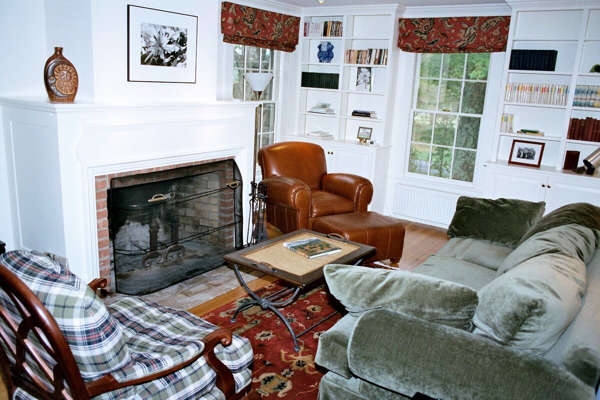 Beautiful 1 BDRM Overlooking Bread Loaf Campus- Available Middlebury Graduation!
