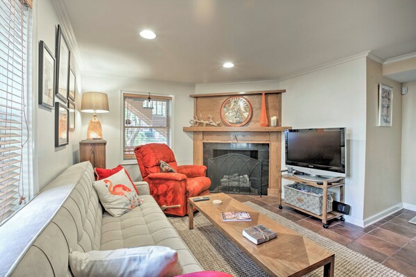New Orleans Vacation Rental | 2BR | 2.5BA | 1,200 Sq Ft | Stairs Required