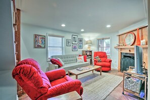 Living Room | Futon | Free WiFi | Central A/C & Heat | Gas Fireplace
