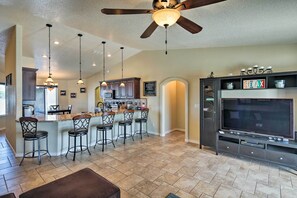 Living Room | Breakfast Bar