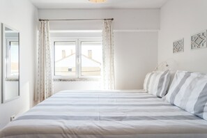 King size bed with high quality matrisse that offers you a confortable sleep