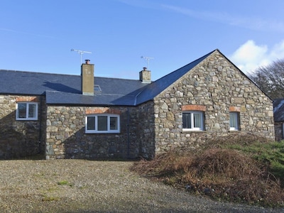 The Old Dairy - Two Bedroom Character Cottage in Peaceful Location