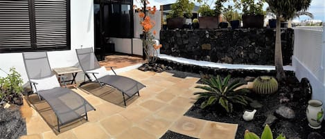 Private garden to relax and sunbath in