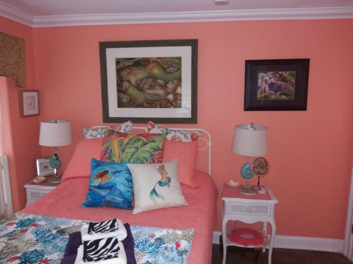 Susie’s Seaside Sanctuary is perfect for the nature lover, yet elegant inside.