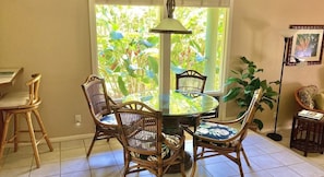 DINING AREA (INDOOR)