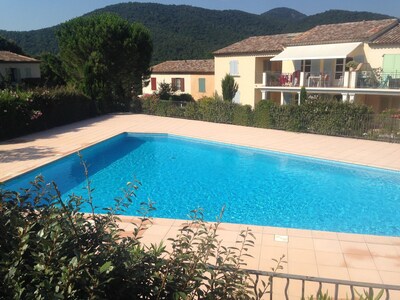 Golf de Saint Tropez-modern villa with a garden and pool