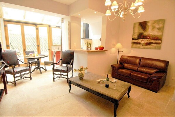 the spacious and light lounge 