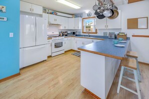 Surf or Sound Realty - 880 - Island Girl - Kitchen -2