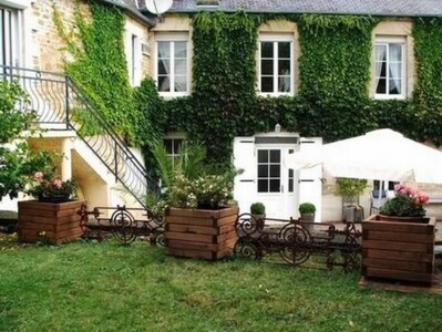 Avenay: Gîte de caractère, Maison d'Hôtes en pierres de Caen 