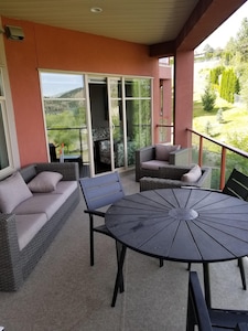 Stunning Okanagan Oasis!