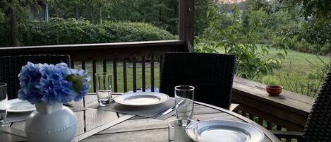 Dining table w/swivel rocking chairs on the deck