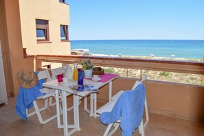 Apartment in front of the beach - Two  double rooms . pool-internet-parking.SPCB