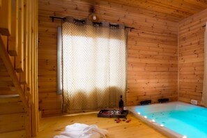 Private spa tub