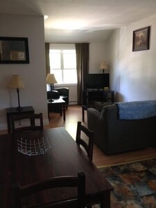 1 Bedroom Suite With Downtown Convience