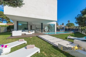 Villa avec piscine pour 8 personnes à Playa de Muro, Majorque