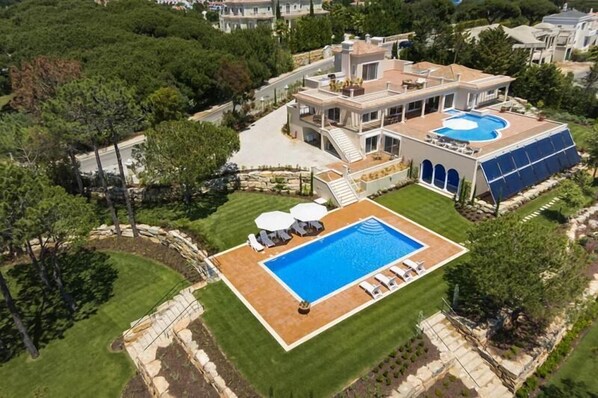 STUNNING LUXURY VILLA WITH TWO POOLS, JACUZZI, SEA VIEWS W126 - 3