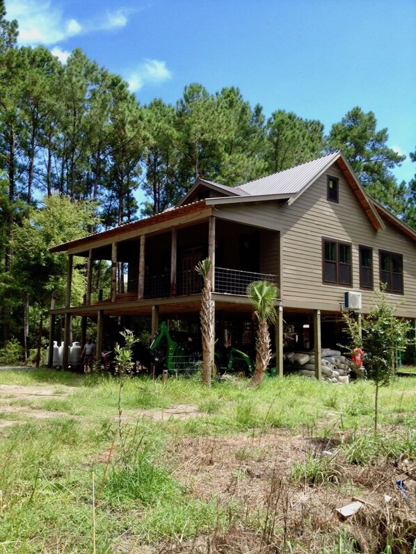 View of property as you pull in