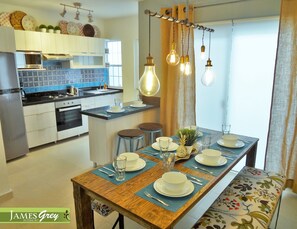 American style kitchen with all the conveniences.
