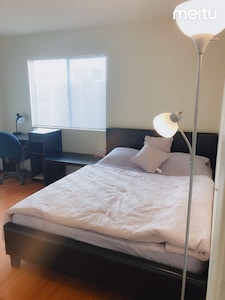 Cozy private room in Alhambra Downtown Convenient步行到市中心85°面包房华人超市和餐厅