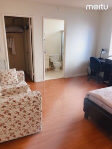 Cozy private room in Alhambra Downtown Convenient步行到市中心85°面包房华人超市和餐厅