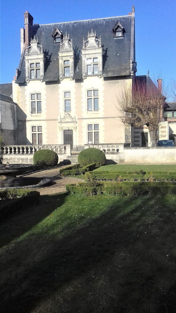 Hotel Joyeuse 16 iéme