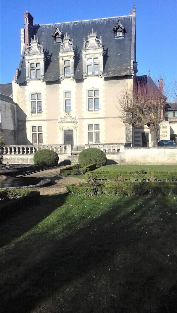 Hotel Joyeuse 16 iéme