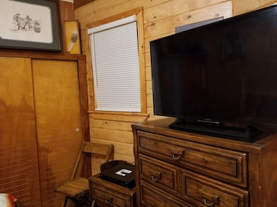 Spacious Semi-Private Cypress Siding Cabin off Tenn River on small mountain!