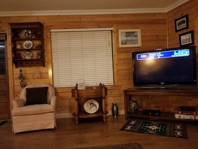 Spacious Semi-Private Cypress Siding Cabin off Tenn River on small mountain!