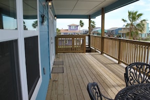 Deck Leading to the front door