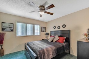 Ceiling Fan, Bedroom, Room, Indoors, Furniture