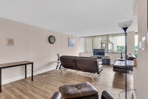 Living Room, Room, Indoors, Flooring, Couch
