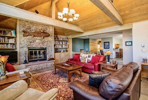 Living Room, Indoors, Room, Furniture, Couch