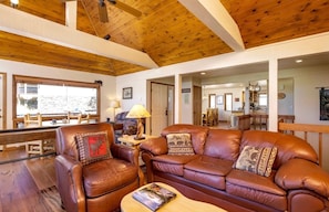 Couch, Furniture, Indoors, Room, Living Room