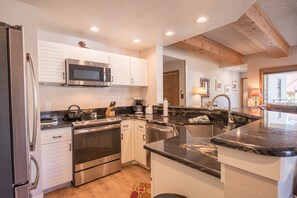 "Indoors","Room","Kitchen","Microwave","Oven"