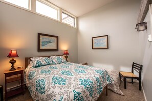 Bedroom, Room, Indoors, Furniture, Bed