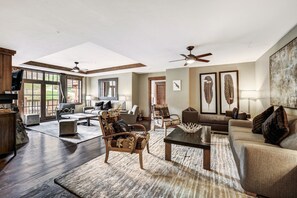 Home Decor, Building, Furniture, Indoors, Living Room