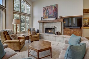 Indoors, Room, Living Room, Furniture, Couch