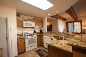 "Room","Indoors","Flooring","Kitchen","Refrigerator"