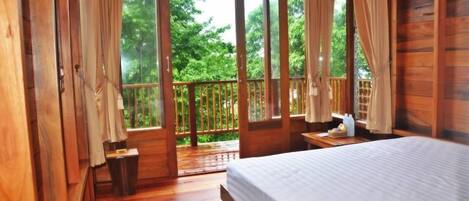 Cozy Wooden Bungalow with double bed