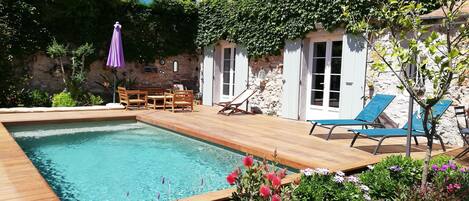 La piscine et la terrasse