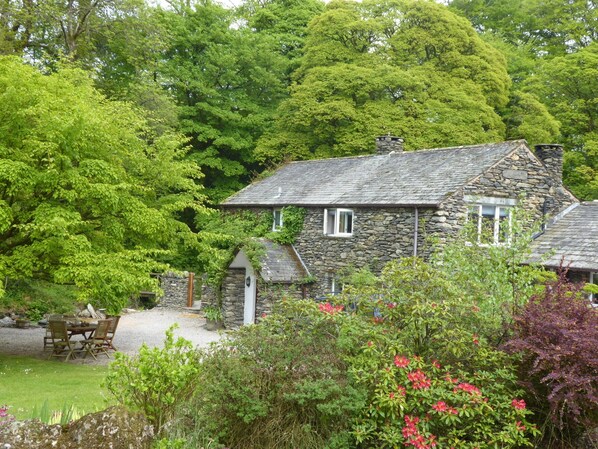 Main house Riverside cottage 