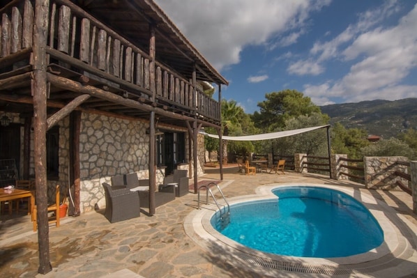 Stunning traditional villa with private pool surrounded by hills and forest